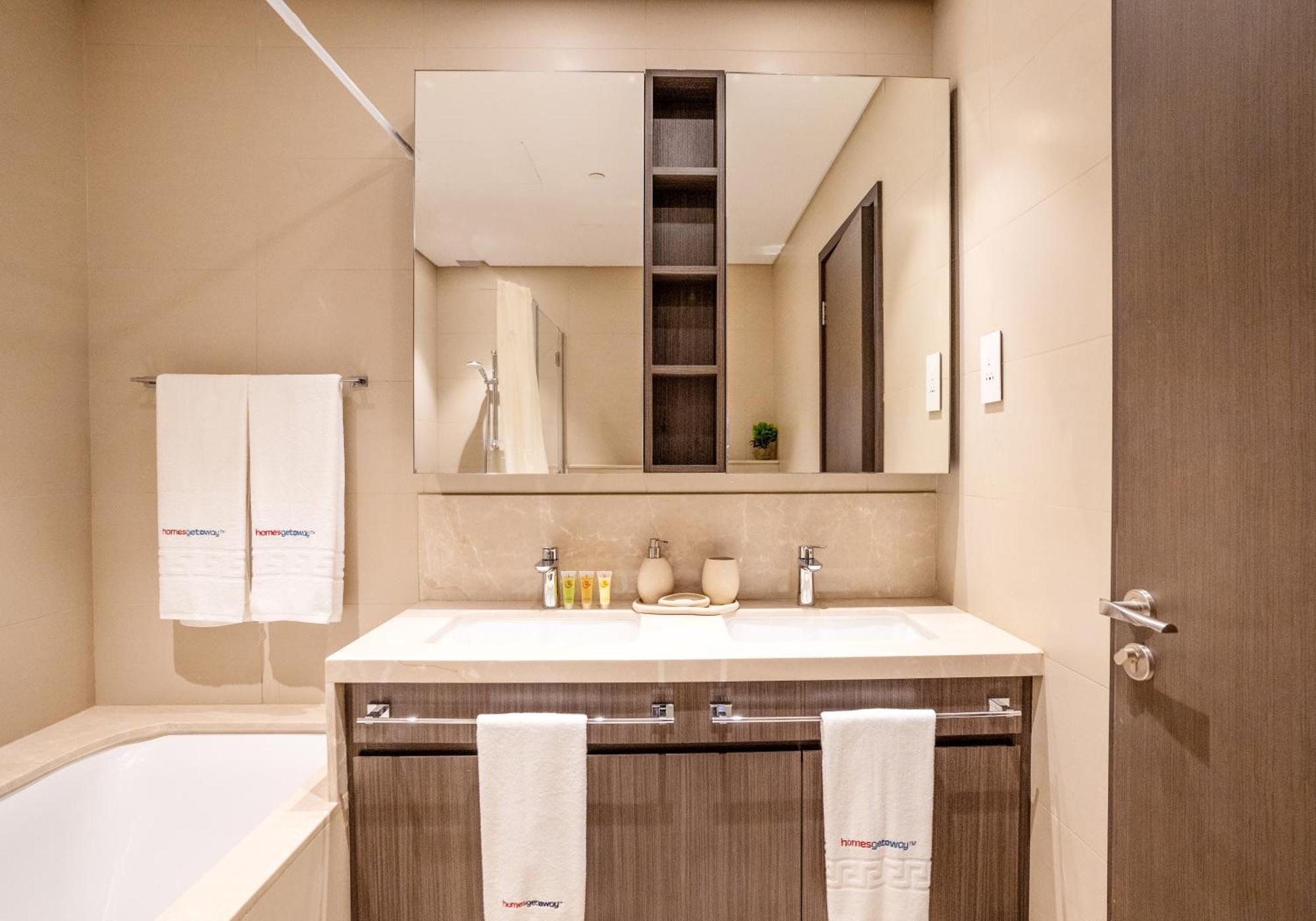Homesgetaway - Sophisticated 3br With Maids In Downtown