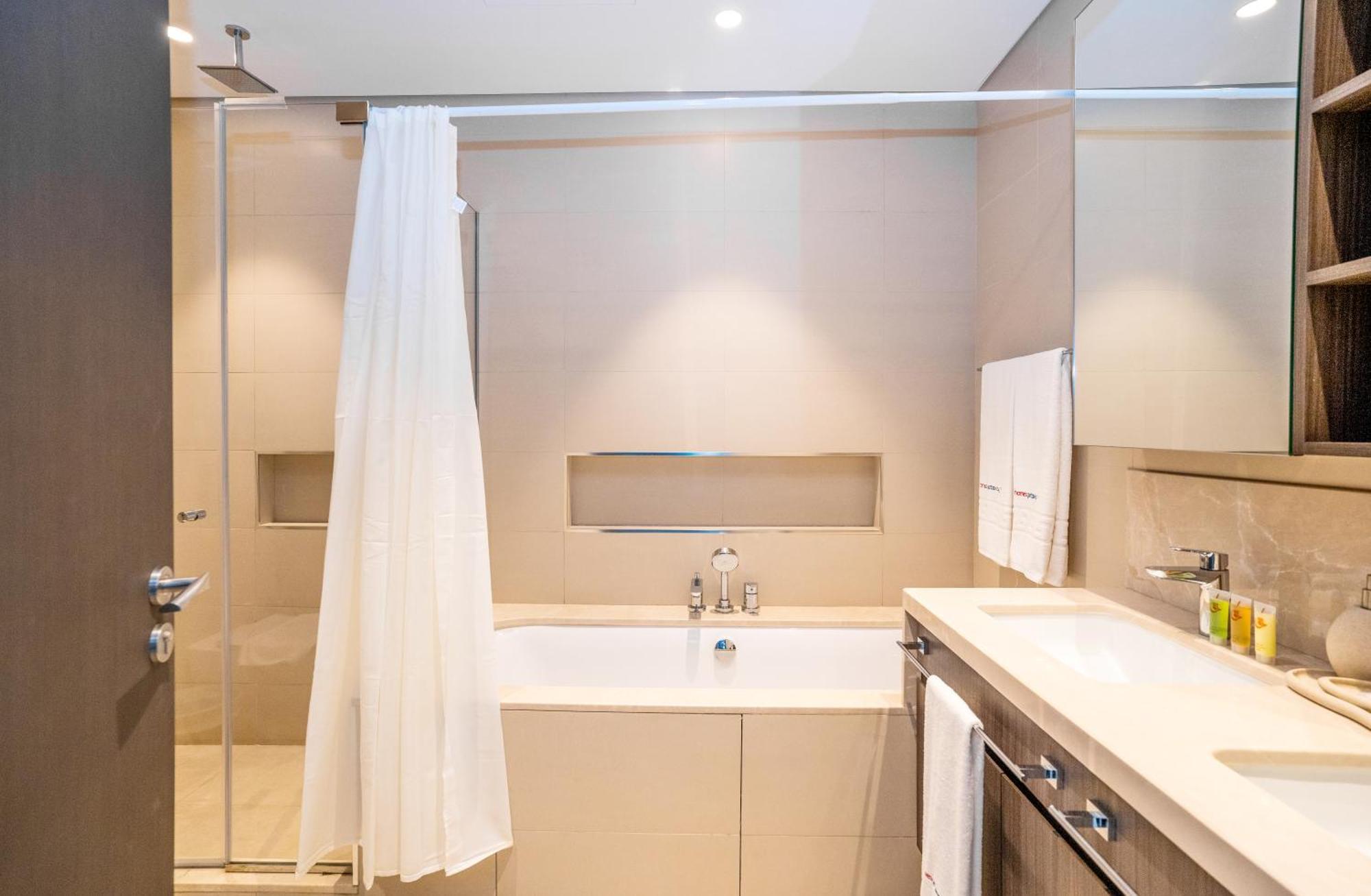 Homesgetaway - Sophisticated 3br With Maids In Downtown *